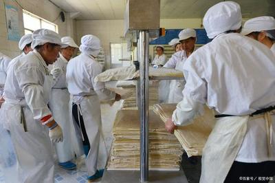 15個月蒸發(fā)5300億!中國"食品之王"跌落神壇,20萬股東欲哭無淚